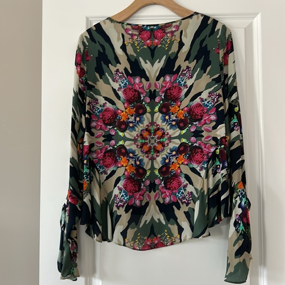 Artelier Nicole Miller Kaleidoscope Camo Print Blouse Silk Bell Sleeves Rtl $275 - Picture 13 of 13